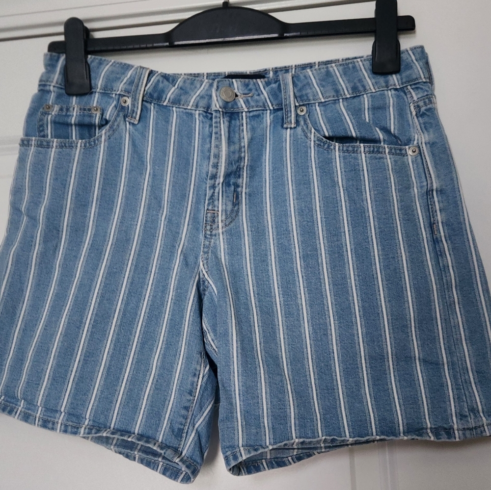Gap 8/29 striped denim shorts